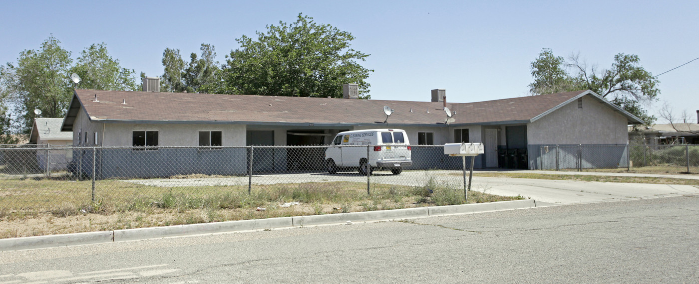 18201 Bellflower St in Adelanto, CA - Building Photo