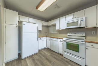 913 St Landry St, Unit #8 in Lafayette, LA - Foto de edificio - Building Photo