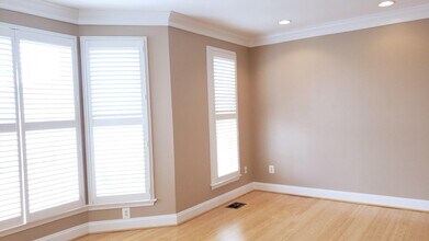 18441 Sierra Springs Square in Leesburg, VA - Building Photo - Building Photo
