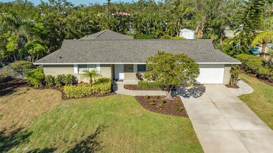 1833 Sandalwood Dr in Sarasota, FL - Building Photo - Building Photo