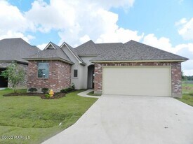 124 Clover Leaf Dr in Lafayette, LA - Building Photo