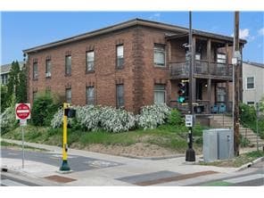 822 W 35th St