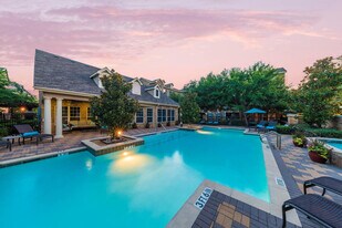 Perry Row in Dallas, TX - Building Photo