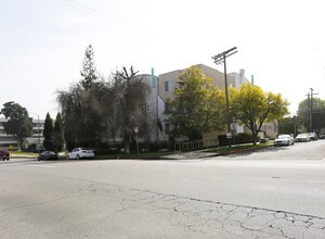 Moorpark Apartments in Studio City, CA - Building Photo - Building Photo
