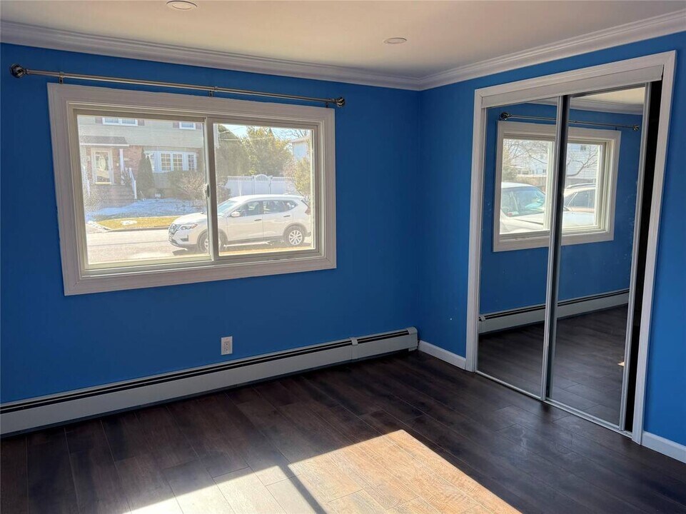 701 Windmill Ave in West Babylon, NY - Building Photo