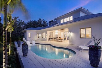 375 Wedge Dr in Naples, FL - Building Photo - Building Photo