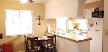 2114 Ann Arbor Ave in Austin, TX - Building Photo - Building Photo