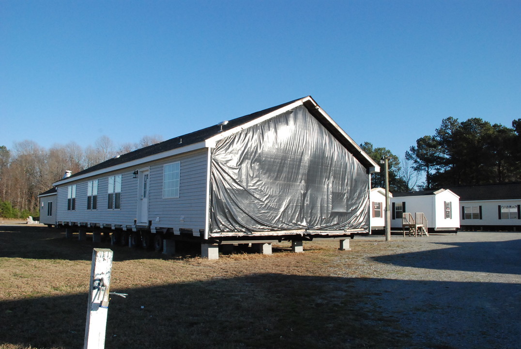 Woodshire Mobile Home Park in Chesapeake, VA - Building Photo