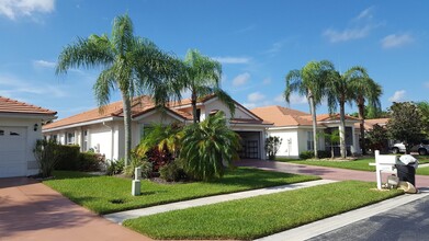 6155 Harbour Greens Dr in Greenacres, FL - Foto de edificio - Building Photo