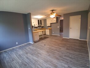 924 Sunset Rdg in Danville, IL - Building Photo - Building Photo