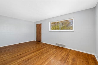 7608 Big Bend Blvd in St. Louis, MO - Building Photo - Building Photo