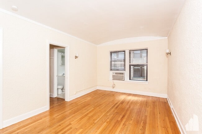 537 W Arlington Pl, Unit 216 in Chicago, IL - Foto de edificio - Building Photo