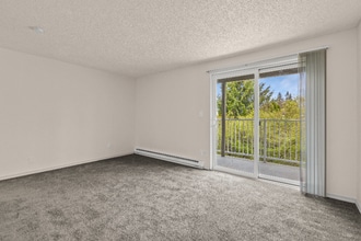 11540 Pinehurst Way NE in Seattle, WA - Foto de edificio - Building Photo