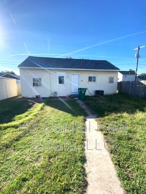 property at 913 Lee St
