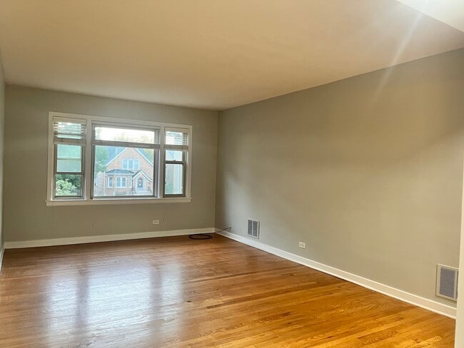 10529 S Artesian Ave in Chicago, IL - Building Photo - Building Photo