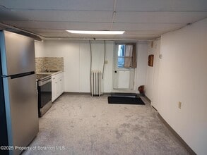 136 Chestnut St in Dunmore, PA - Building Photo - Building Photo