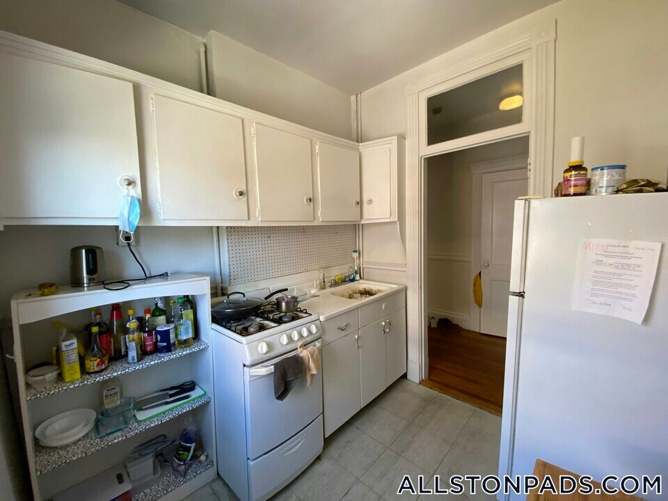 5 Walbridge St in Boston, MA - Building Photo