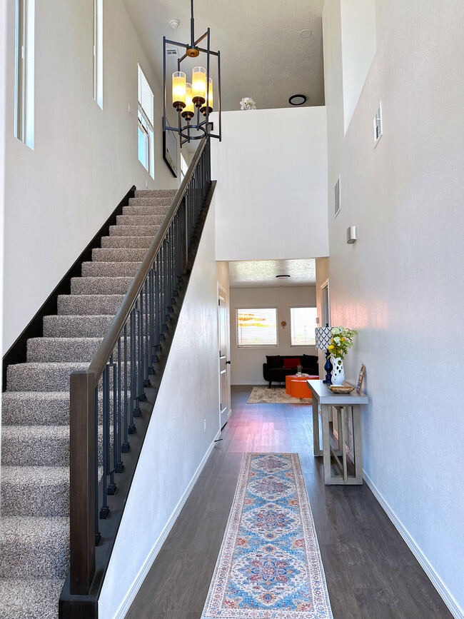 4389 Lauren Lp NE in Rio Rancho, NM - Building Photo - Building Photo