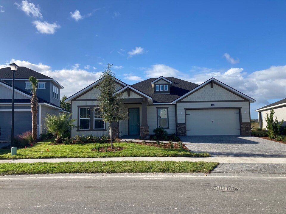 329 Aquamarine Wy in Daytona Beach, FL - Building Photo