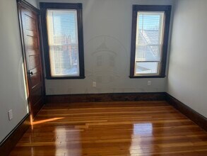 32 Cedar St, Unit 3 in Cambridge, MA - Foto de edificio - Building Photo