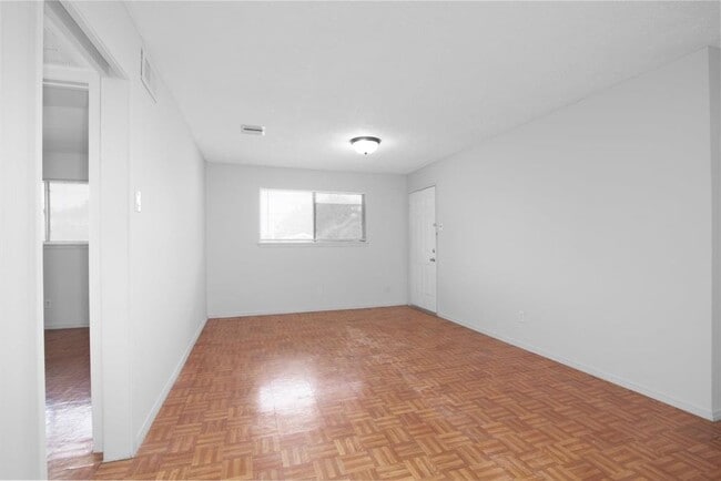 8001 E Loop in Houston, TX - Building Photo - Building Photo