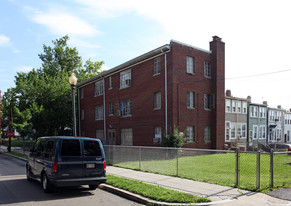 2429 2nd St NE Apartments