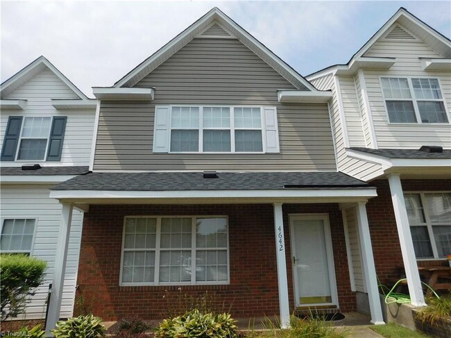 4642 Cross Ridge Ln in Greensboro, NC - Foto de edificio - Building Photo