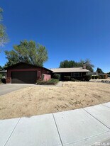 462 Steffanie Wy in Sparks, NV - Building Photo