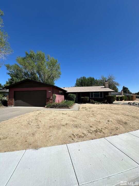 462 Steffanie Way in Sparks, NV - Building Photo