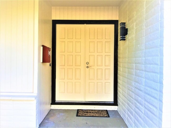 10891 Santa Teresa Dr in Cupertino, CA - Building Photo - Building Photo