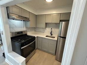 19 Clement St, Unit 1 Rear in Tiverton, RI - Building Photo - Building Photo