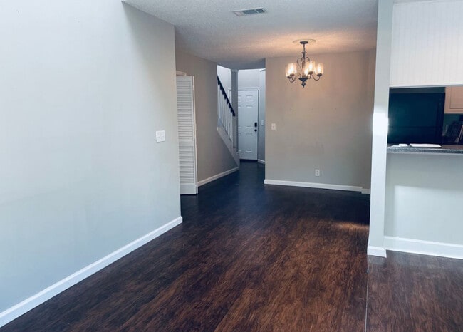 327 Yorkshire Cir in Nashville, TN - Foto de edificio - Building Photo