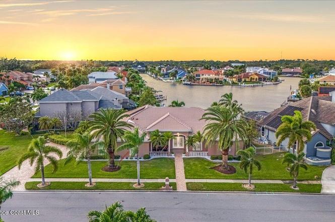 1950 Sykes Creek Dr in Merritt Island, FL - Building Photo