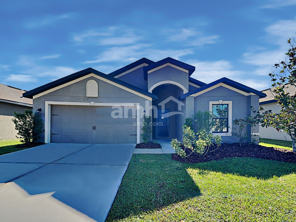 911 Wynnmere Walk in Ruskin, FL - Building Photo