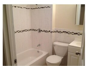 120 Berkshire St in Cambridge, MA - Foto de edificio - Building Photo