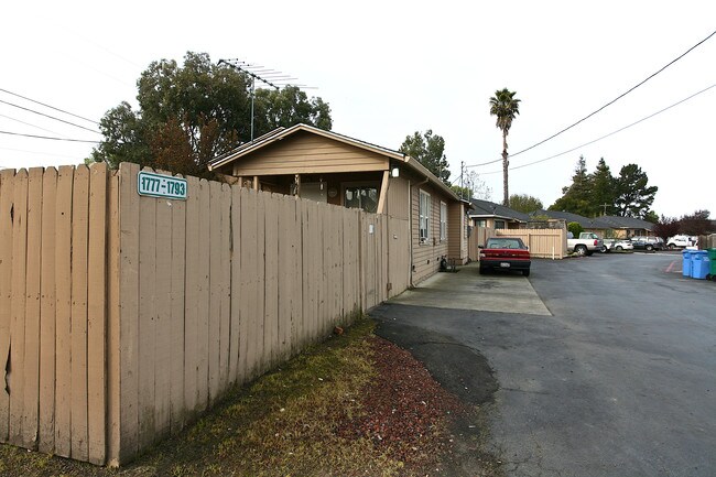 1777 Petaluma Hill Rd in Santa Rosa, CA - Building Photo - Building Photo