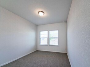 136 Holmby Dr in Hutto, TX - Building Photo - Building Photo