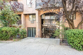 147-48 Roosevelt Ave in Flushing, NY - Foto de edificio - Building Photo