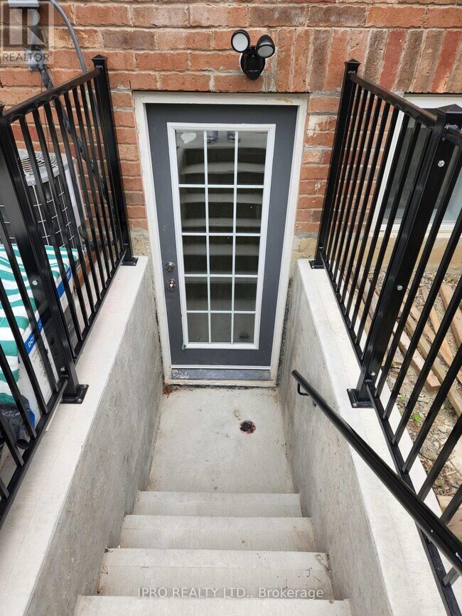 1275 Prestonwood Crescent in Mississauga, ON - Building Photo - Building Photo