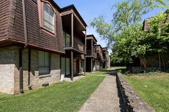 Colony in Louisville, KY - Building Photo - Building Photo