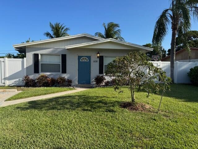 608 SW 8th Ct in Delray Beach, FL - Building Photo