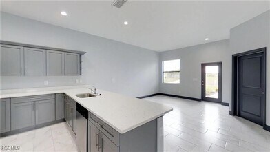 1315 NE 8th Pl in Cape Coral, FL - Building Photo - Building Photo