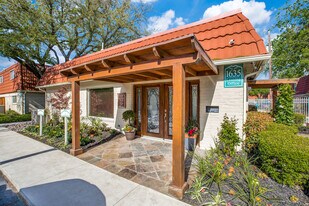 Tucasa Townhomes in Irving, TX - Building Photo