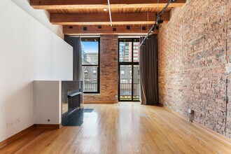 300 W Grand Ave, Unit 206 in Chicago, IL - Building Photo - Building Photo