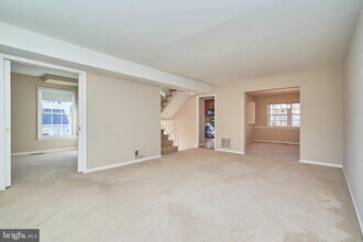 8038 Sleepy View Ln in Springfield, VA - Building Photo - Building Photo