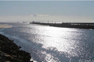 340 Spinnaker Way in Seal Beach, CA - Building Photo