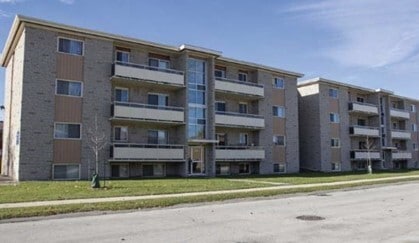 Fairway Apartments in Kitchener, ON - Building Photo