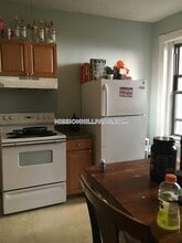 887 Huntington Ave in Boston, MA - Foto de edificio - Building Photo