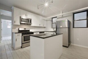 118 Corbin Ave in Jersey City, NJ - Building Photo