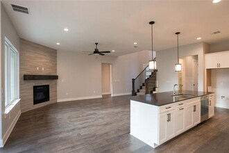 3022 Sunridge Dr in Austin, TX - Building Photo - Building Photo